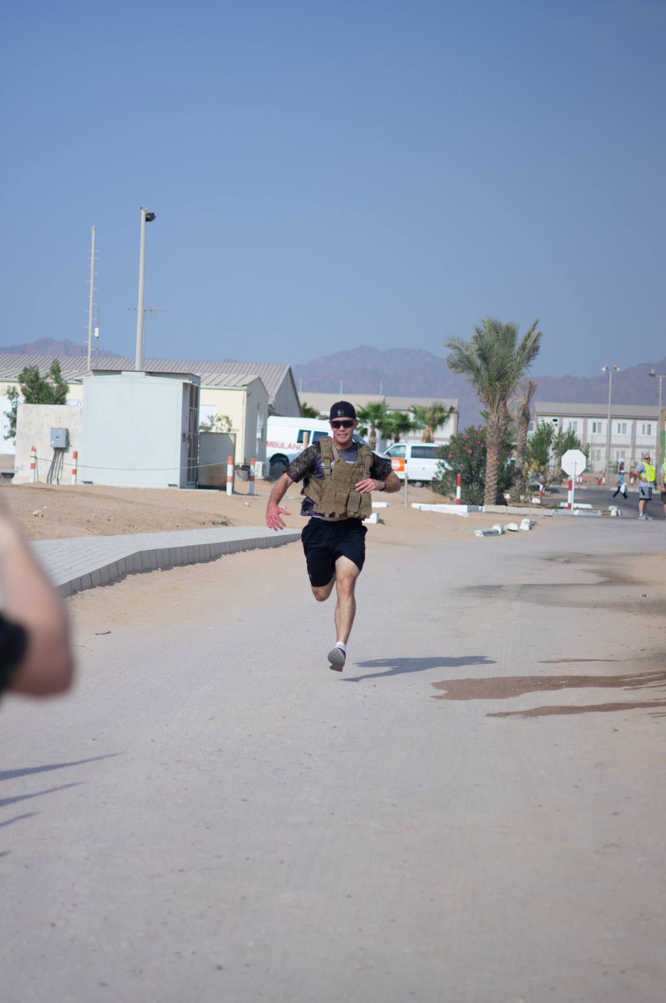 Sinai, Egypt. 28 September 2018 - Canadian Armed Forces members deployed on Operation CALUMET, along with troops and civilians from Australia, Czech Republic, Italy, New Zealand, Norway, Uruguay and the United States participate in a Shadow Canada Army Run in Sinai, Egypt. (Photo Credit : Multinational Force and Observers Press and Visits Office.)